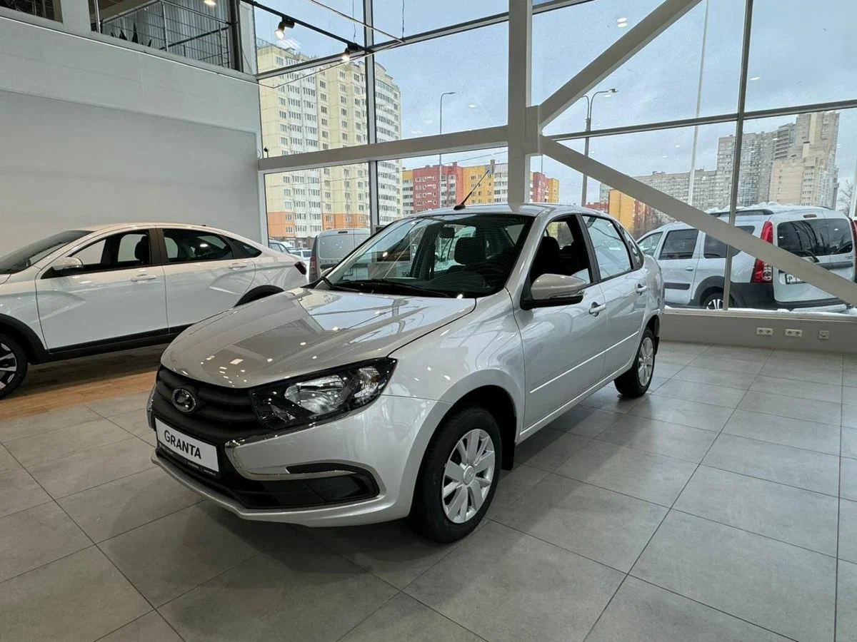 Lada Granta Седан в Москва - фото №1